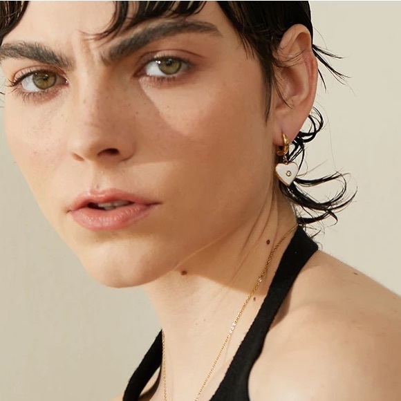 ◾️18K Gold Plated White Enamel Heart Pendant Necklace - Picture 10 of 10